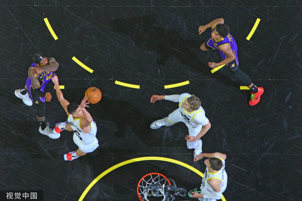 他在传球方 他在传球方